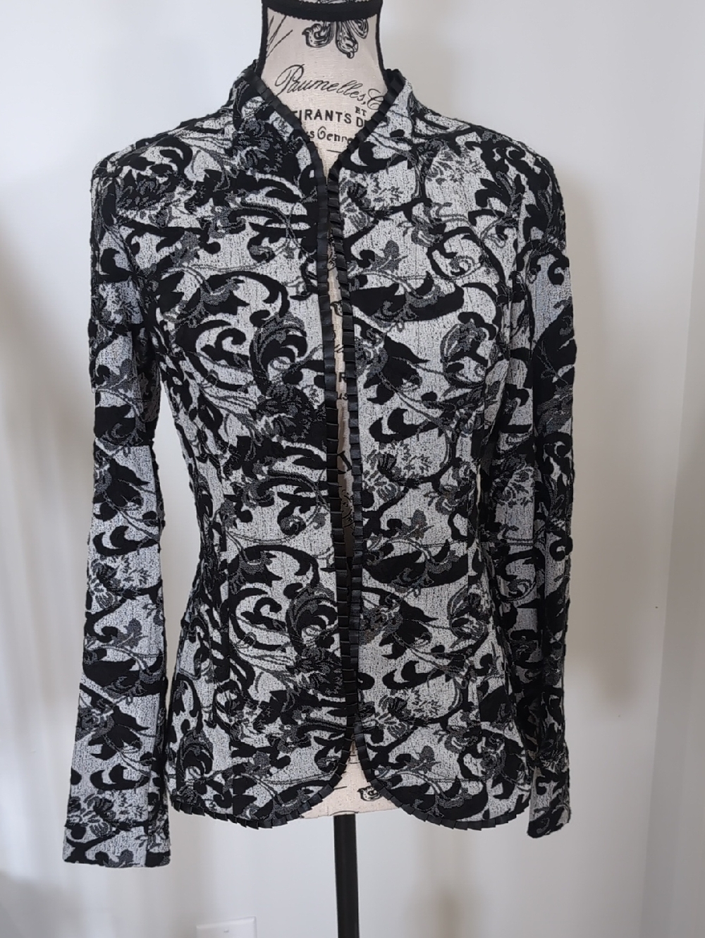 FRANK LYMAN | Design  Women's Black/Grey Long Sleeved Textured Floral Bl…
